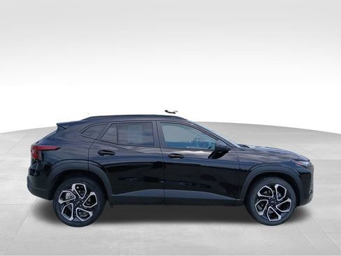 Used 2024 Chevrolet Trax RS w/ Sunroof Package FWD image 6