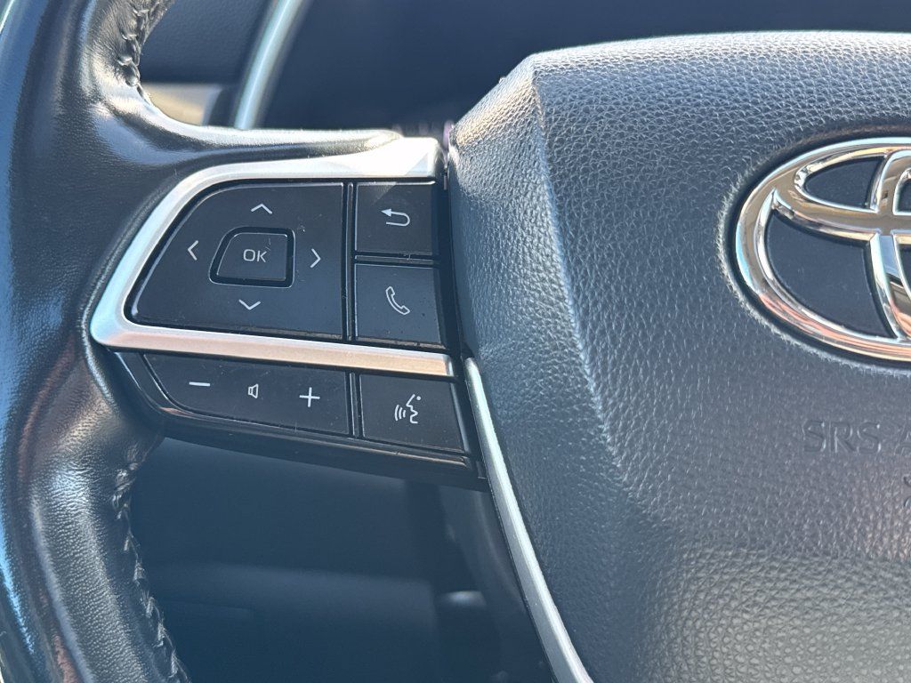 Used 2023 Toyota Highlander XLE AWD/4WD image 21