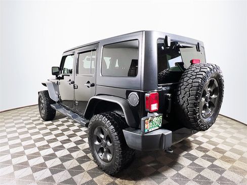 Used 2018 Jeep Wrangler Unlimited Sahara w/ Connectivity Group image 6