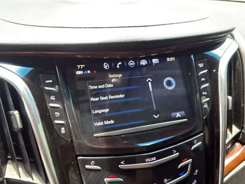 Used 2018 Cadillac Escalade ESV Luxury RWD image 17