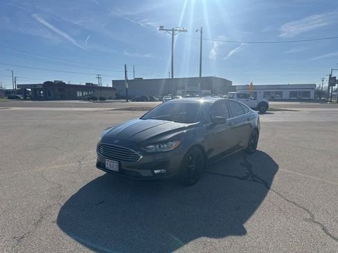 Used 2019 Ford Fusion SE w/ Equipment Group 151A image 2