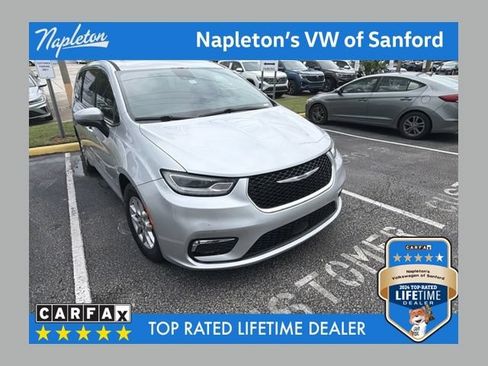 Used 2023 Chrysler Pacifica Touring FWD image 1