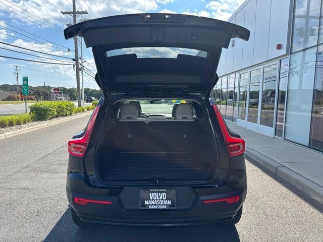 Certified 2024 Volvo XC40 B5 Plus w/ Protection Package Premier AWD/4WD image 11