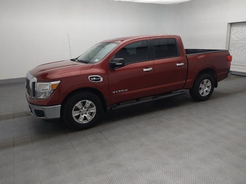Used 2017 Nissan Titan SV RWD image 2
