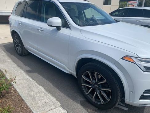Used 2018 Volvo XC90 T6 Momentum w/ Convenience Package image 3