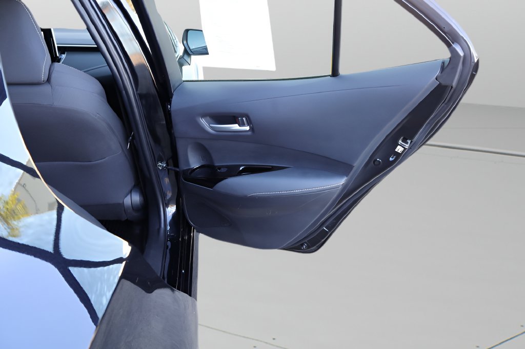 Certified 2025 Toyota Corolla SE w/ SE Package FWD image 18