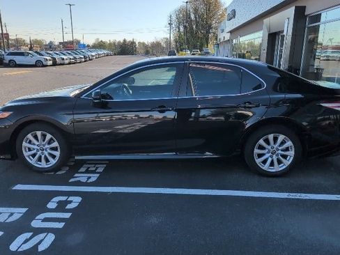Used 2018 Toyota Camry LE w/ Moonroof Package image 10