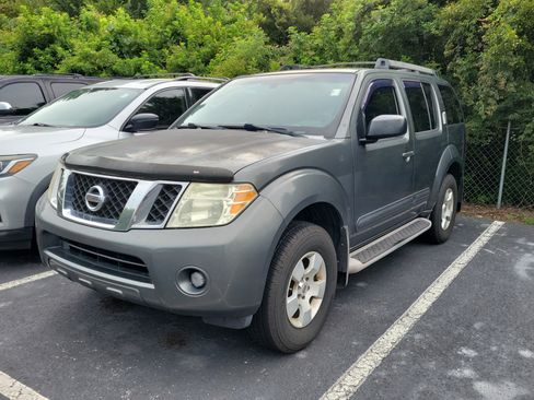 Used 2009 Nissan Pathfinder S RWD image 3