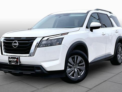 Used 2025 Nissan Pathfinder SV FWD image 1