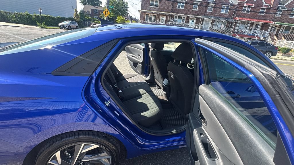 Used 2025 Hyundai Elantra SEL FWD image 27
