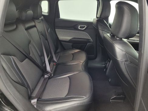Used 2024 Jeep Compass Latitude AWD/4WD image 19