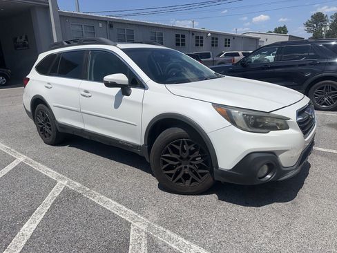 Used 2018 Subaru Outback 3.6R Limited AWD/4WD image 3
