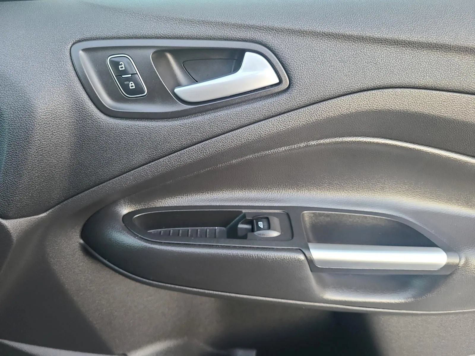 Used 2017 Ford Escape SE FWD image 22