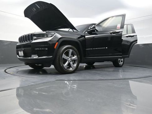 Used 2022 Jeep Grand Cherokee L Limited AWD/4WD image 32