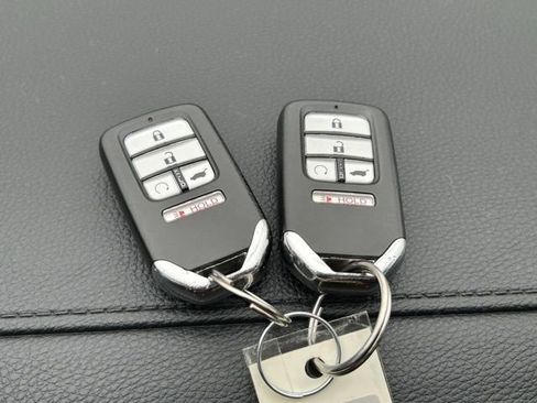 Used 2016 Honda Pilot Touring image 14