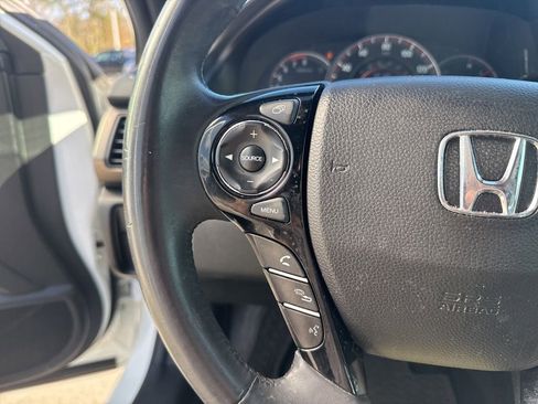 Used 2016 Honda Accord Touring image 16