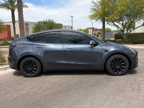 Used 2020 Tesla Model Y Long Range image 2
