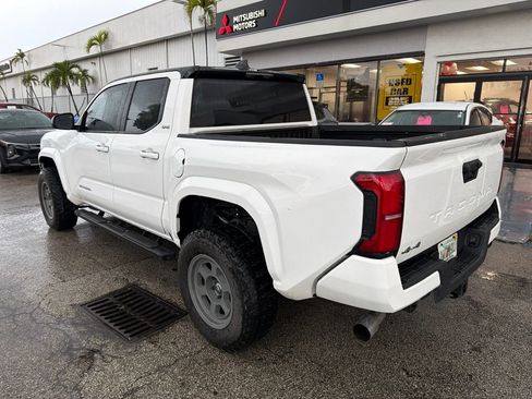 Used 2025 Toyota Tacoma SR5 AWD/4WD image 7