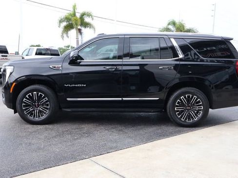Used 2025 GMC Yukon Elevation AWD/4WD image 6