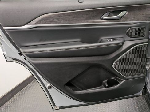 Used 2022 Jeep Grand Cherokee L Limited w/ Luxury Tech Group II image 21