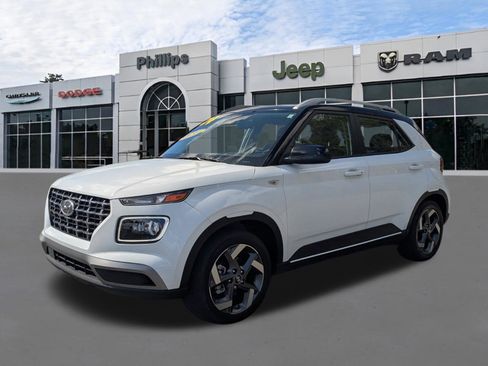 Used 2024 Hyundai Venue Limited image 7