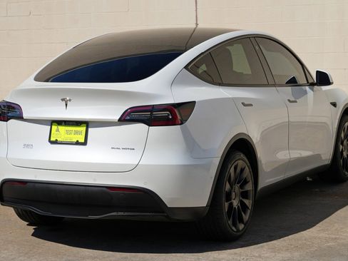 Used 2021 Tesla Model Y Long Range AWD/4WD image 47