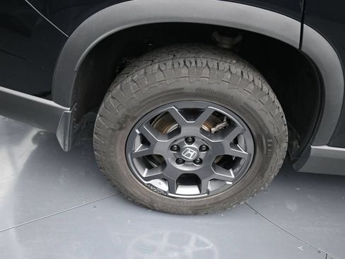 Used 2025 Honda Pilot TrailSport image 10