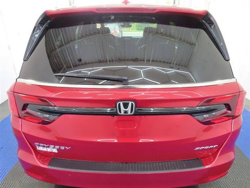 Used 2023 Honda Odyssey Sport image 11