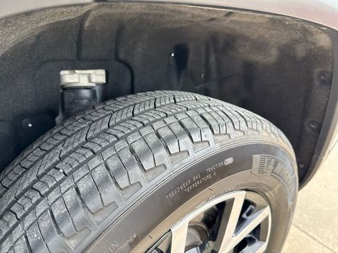 Used 2024 Jeep Grand Cherokee L Limited image 9