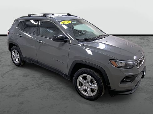 Used 2023 Jeep Compass Latitude w/ Convenience Group AWD/4WD image 5