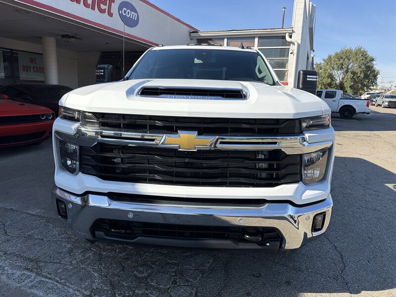 Used 2025 Chevrolet Silverado 3500 LT w/ Safety Package AWD/4WD image 3