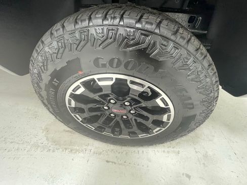 New 2026 GMC Canyon AT4 AWD/4WD image 9