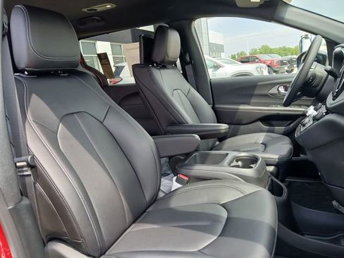 New 2026 Chrysler Pacifica Select AWD/4WD image 15