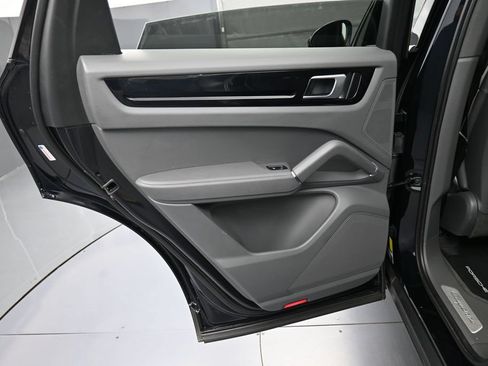 Certified 2023 Porsche Cayenne AWD/4WD image 22