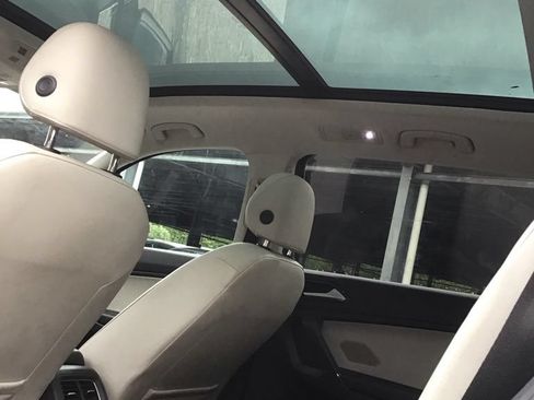 Used 2018 Volkswagen Tiguan SEL AWD/4WD image 7