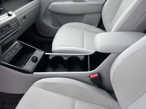 Certified 2024 Hyundai Kona SEL w/ Convenience Package FWD image 16