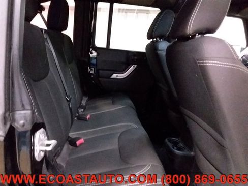 Used 2015 Jeep Wrangler Unlimited Rubicon w/ Connectivity Group image 15