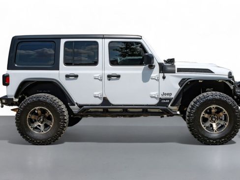 Used 2018 Jeep Wrangler Unlimited Sahara image 5