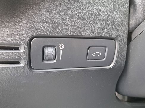 Used 2020 Volvo XC40 T5 R-Design image 11