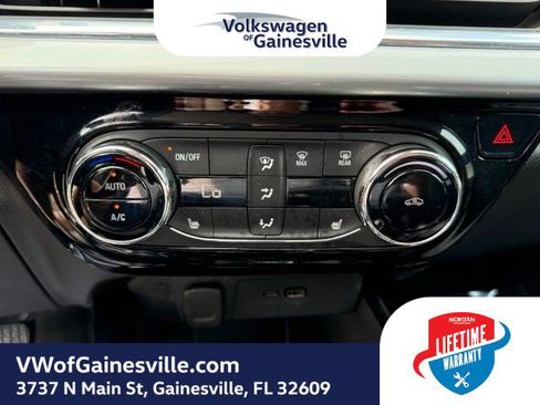 Used 2025 Chevrolet Trax LT w/ LT Convenience Package FWD image 25