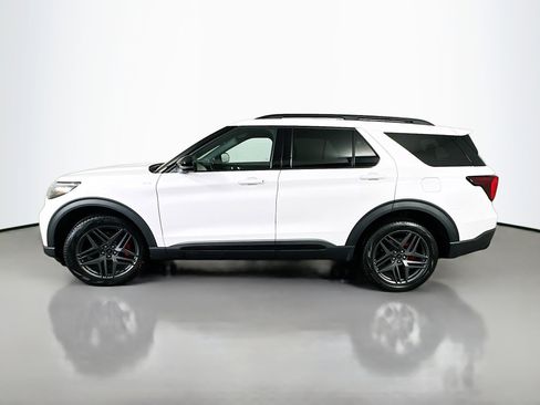 Used 2025 Ford Explorer ST-Line w/ Premium Package image 4