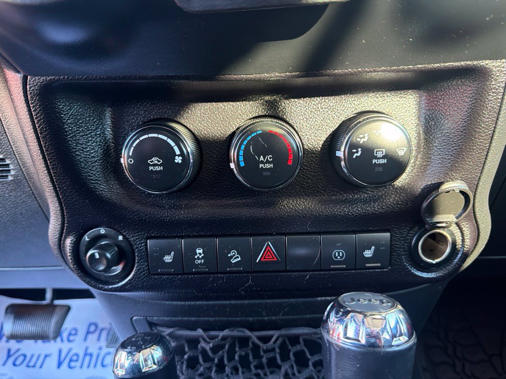 Used 2016 Jeep Wrangler Unlimited Sahara w/ Dual Top Group AWD/4WD image 17