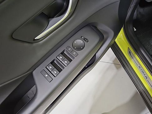 Used 2025 Hyundai Kona Limited image 13