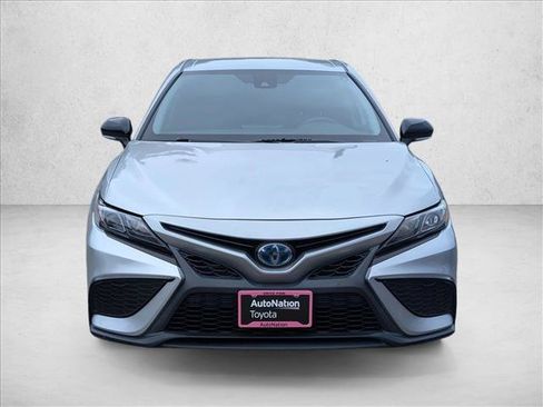 Used 2022 Toyota Camry SE FWD image 2