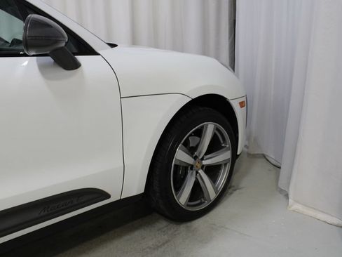 Used 2023 Porsche Macan Turbo AWD/4WD image 25