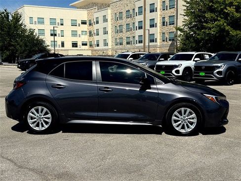 Used 2025 Toyota Corolla SE image 9