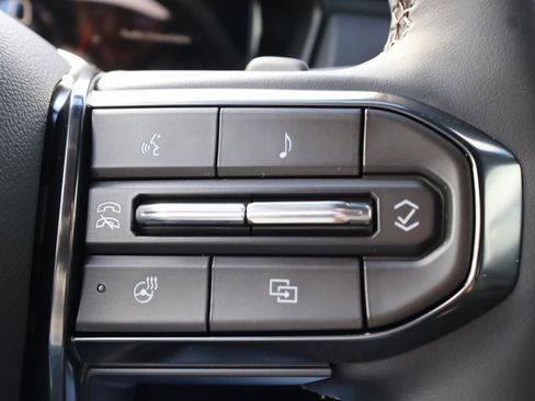 New 2026 GMC Terrain AT4 w/ LPO, Black Badging Package AWD/4WD image 18