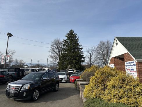 Used 2010 GMC Terrain SLT image 1