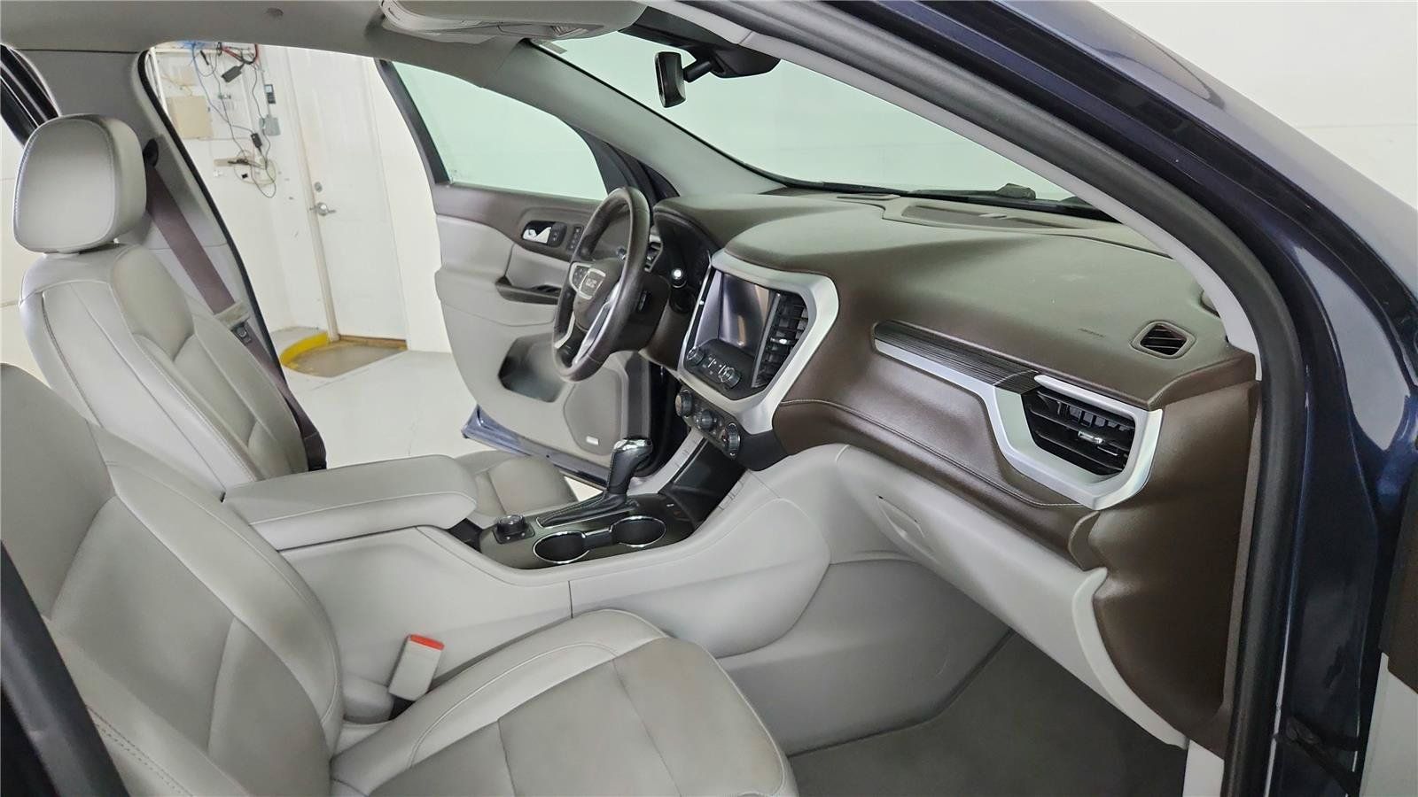 Used 2019 GMC Acadia SLT AWD/4WD image 30