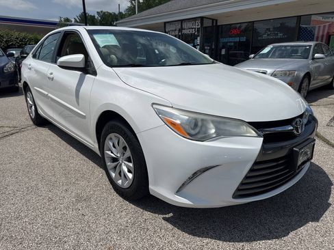 Used 2017 Toyota Camry LE FWD image 18